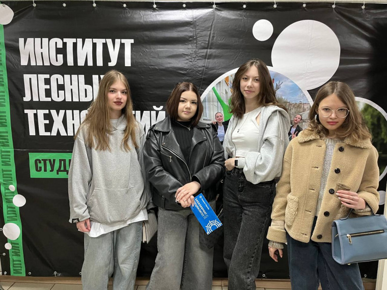 посетили все институты Университета Решетнёва! .