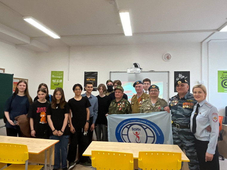 Встреча с ветеранами афганской войны, участниками специальной военной операции и школьниками.